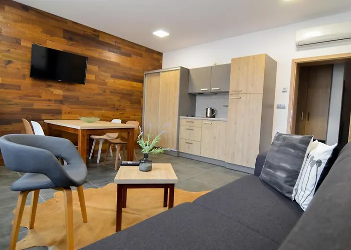 Aparthotel Malek 3*